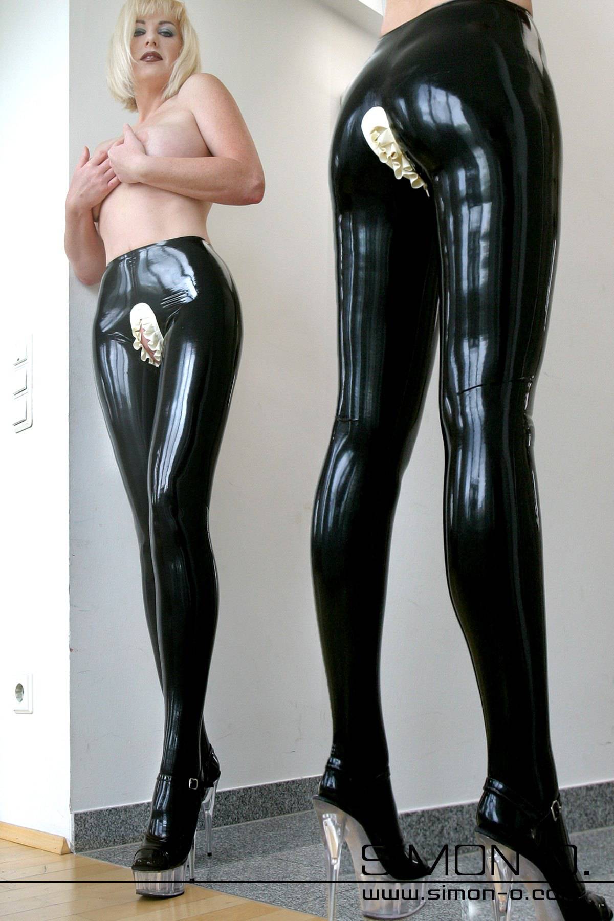 Latex Strumpfhose Dienstmädchen Look