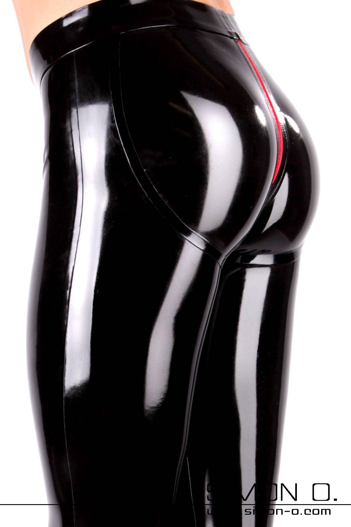 Perfectly shaped bottom in shiny men's latex leggings. Skin tight fit with zipper in the anal area.