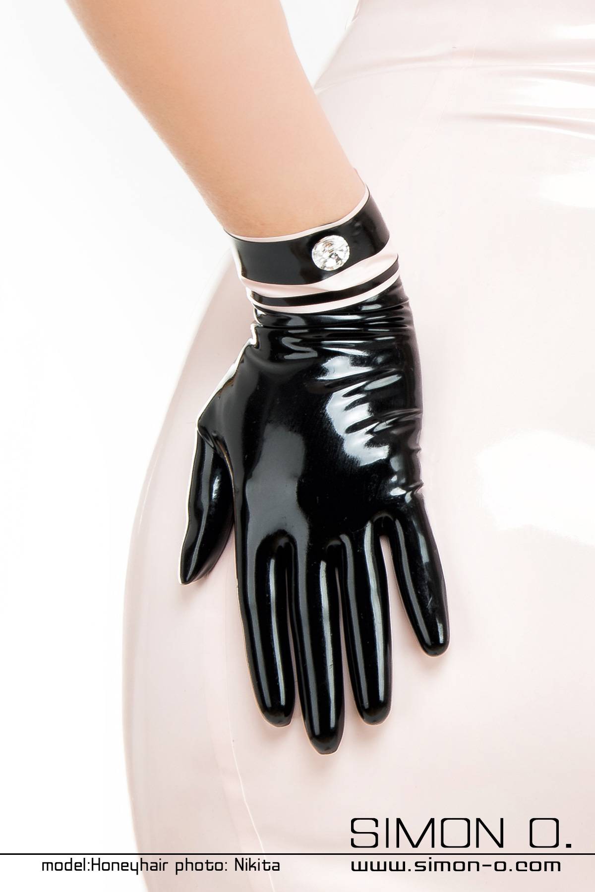 Kurze elegante Latex Handschuhe